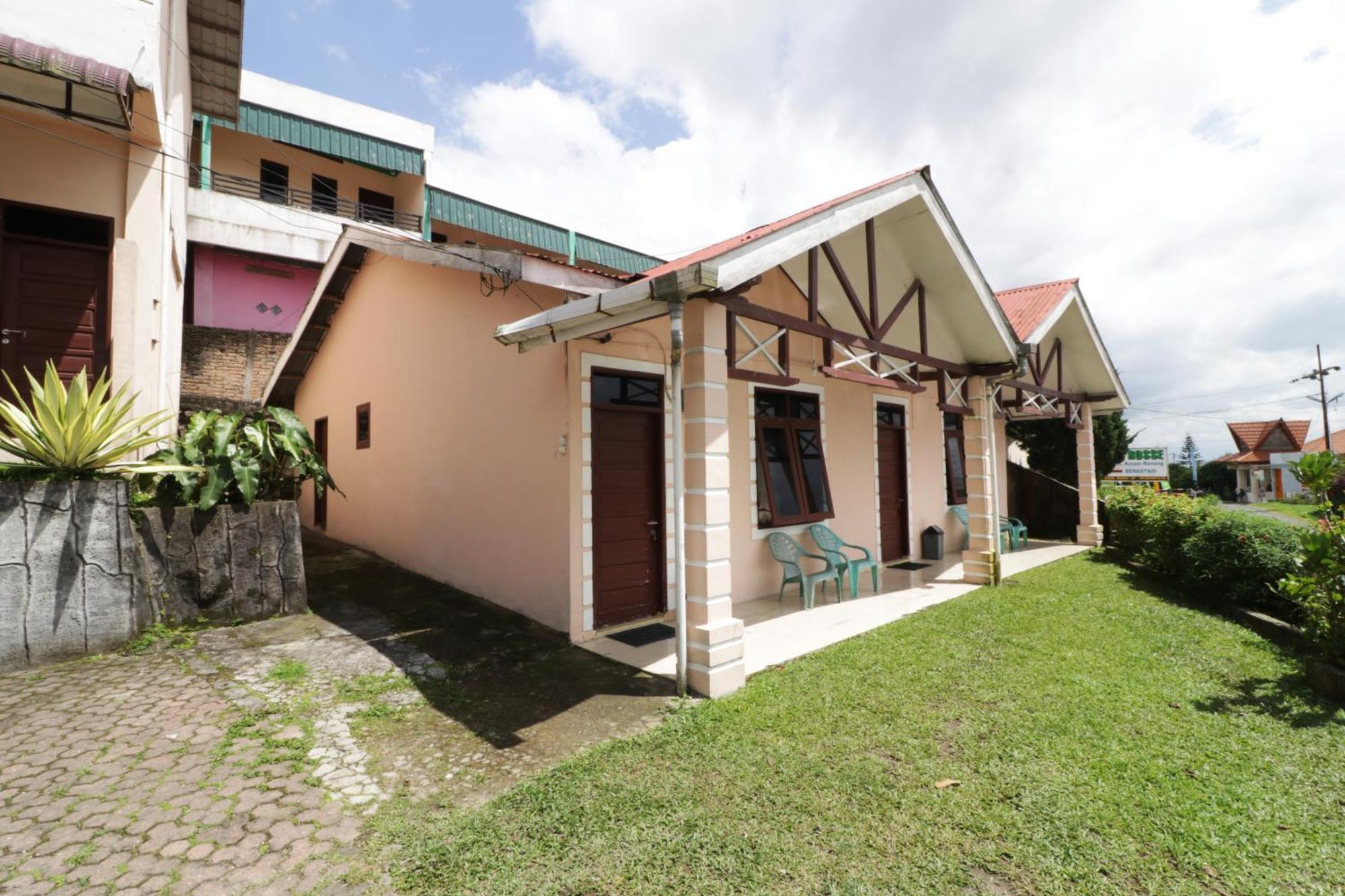 Villa Keluarga Bre Batunanggar Berastagi Exterior photo