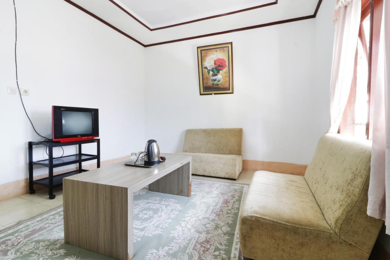 Villa Keluarga Bre Batunanggar Berastagi Exterior photo