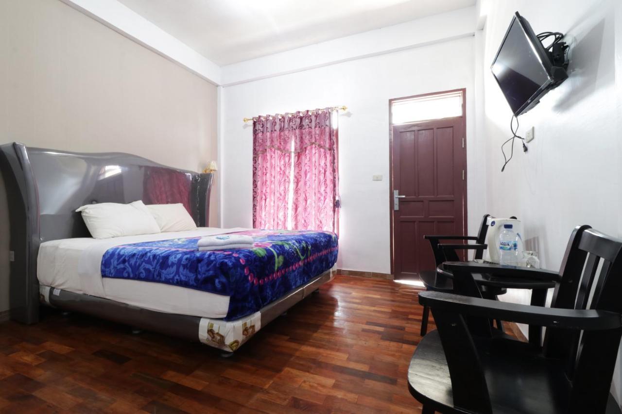 Villa Keluarga Bre Batunanggar Berastagi Exterior photo